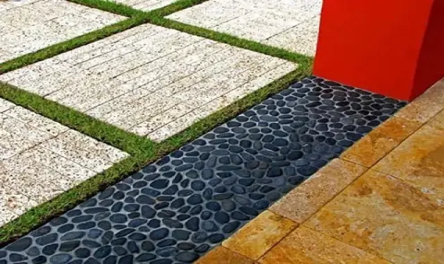 موزاییک کف حیاط مشهد؛ گرانیتی پلیمری 3 رنگ زرشکی آجری سفید