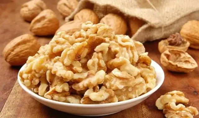 مغز گردو تویسرکان؛ طبع گرم خشک حاوی کلسیم آهن تقویت حافظه