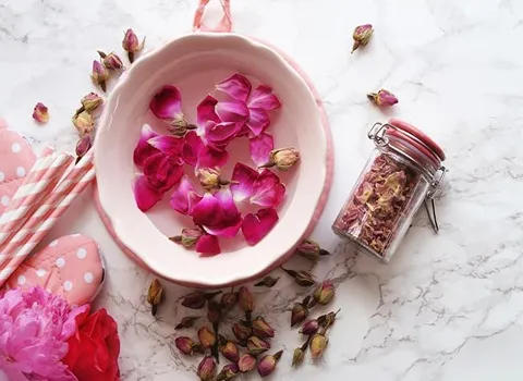 گلاب ضد نفخ؛ درمان رفلاکس معده تولید کاشان IRAN