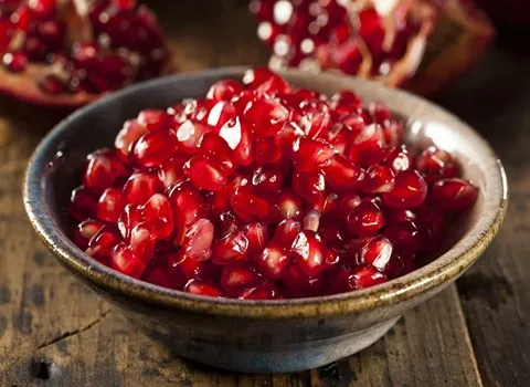 انار در بازار اصفهان؛ ترش شیرین ملس 2 کاربرد رب انار ترشی