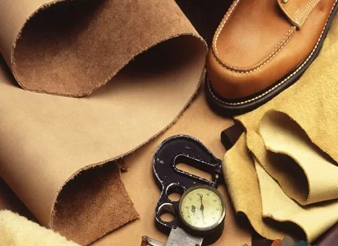 چرم خام اهواز؛ گاو کیف کفش فرم دهی 2 نوع سبک سنگین