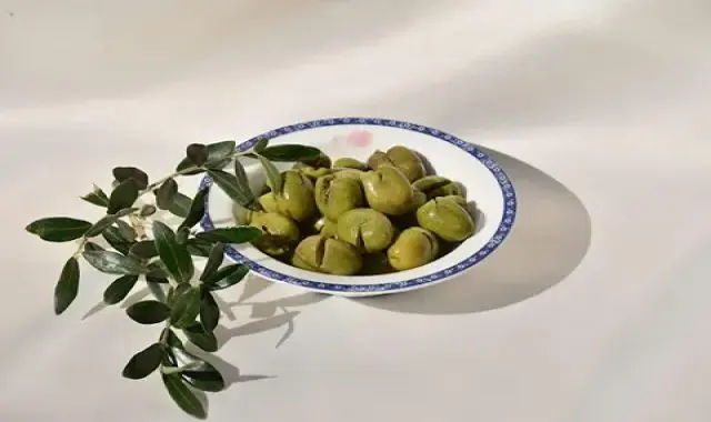 زیتون شکسته اعلا؛ درشت 2 نوع (ساده پرورده) سبز خوش رنگ