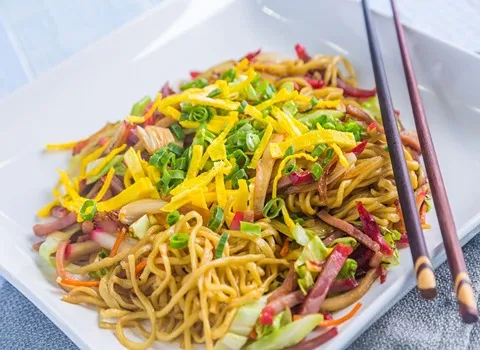 نودل لیوانی ایرانی IRAN رشته نازک بدون ظرف پخت سریع