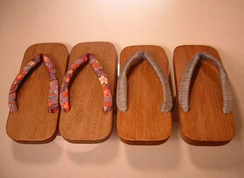 دمپایی صندل چوبی؛ روباز لاانگشتی 2 مدل پاشنه بلند تخت