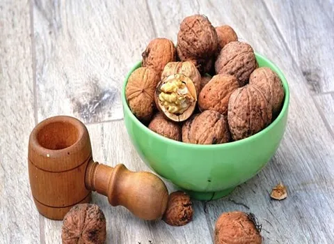 گردو یالووا؛ با پوست (فله بسته بندی) مغز درشت روغنی فسنجان