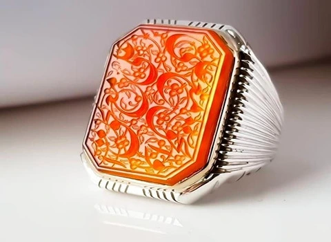 سنگ عقیق قرمز یمن؛ کوارتز 6 گوشه تنوع رنگ مشکی یاسی Yemen