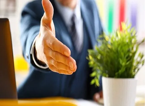 مشتری به ما پول می دهد؟