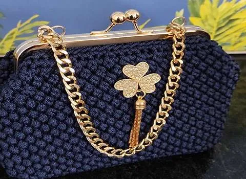 کیف مکرومه دهانه فلزی؛ مربعی ساده سفید مشکی زرشکی