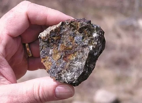 سنگ آهن سیدریت؛ شیشه ای نیمه شفاف 4 رنگ قهوه ای زرد سفید خاکستری