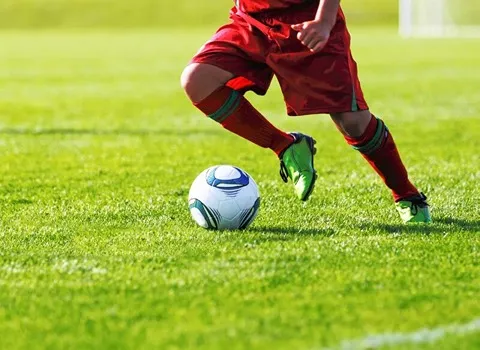 خرید کفش فوتبال چمن طبیعی با قیمت استثنایی