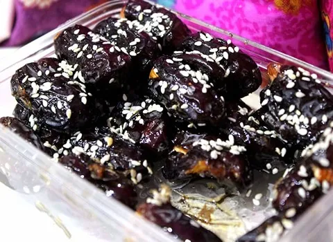 خرمای طعم دار؛ درمان کم خونی 4 طعم (گردو بادام قهوه گل محمدی)