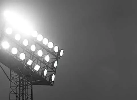 نورافکن لامپ هالوژنی؛ روشنایی نور سفید یکنواخت تولید iran