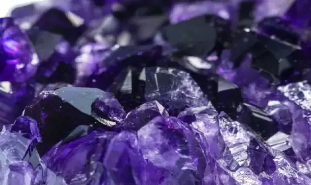 سنگ زبرجد آفریقایی؛ سبز درمان افسردگی Amethyst