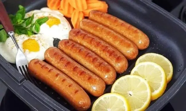 سوسیس کالباس بوفالو؛ مرغ گوشت سبزیجات دارای پروتیین سالاد ساندویچ