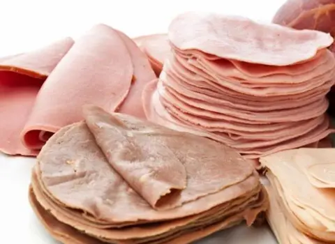 سوسیس کالباس عمده؛ گوشت قرمز مرغ 3 ویتامین B فسفر مواد معدنی