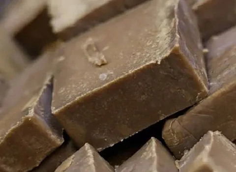 خرید بهترین انواع قره قروت محلی با قیمت ارزان