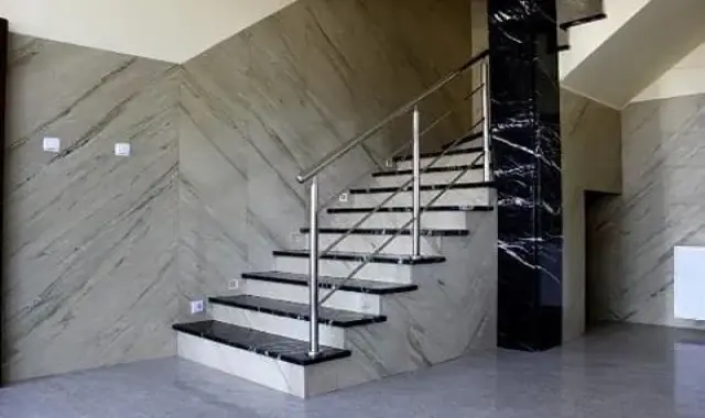 سنگ تراورتن کف حیاط؛ عمر بالا ضد ضربه شفاف یکدست