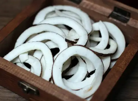 میوه خشک نارگیل؛ صنعتی خانگی ماندگاری 6 ماهه بسته 100 200 300 گرمی