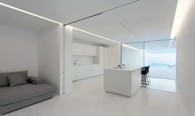 رنگ ساختمان سفید یخی؛ ضد رطوبت قابل شستشو ( روغنی مات نیمه مات)