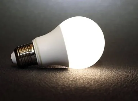 لامپ کم مصرف 10 وات؛ آفتابی مهتابی نوردهی زیاد lamp