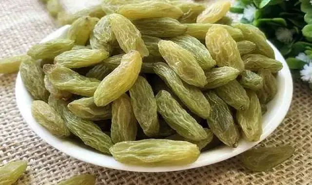 کشمش سبز قلمی؛ تیزابی آفتاب سایه خشک (شیرین ترش) حاوی Calcium