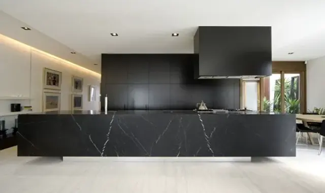 سنگ مرمریت مشکی نجف آباد؛ استحکام بالا رگه سفید طلایی marble stone