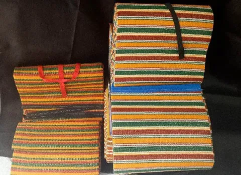 سبد حصیری قم؛ دسته دار ساده 2 رنگ کرمی قهوه ای Qom