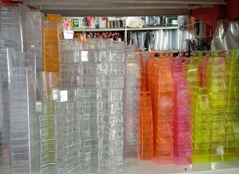 ظروف یکبار مصرف پلاستیکی در اصفهان؛ سفید آبی شفاف فاقد آلاینده