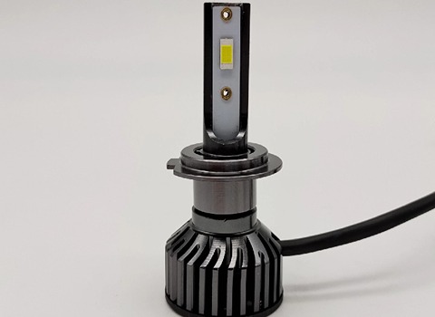 لامپ هدلایت چشمک زن؛ تک رنگ کم مصرف مناسب چراغ جلو خودرو