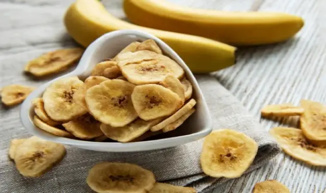 فواید استفاده از موز خشک + نحوه خشک کردن بدون سیاه شدن