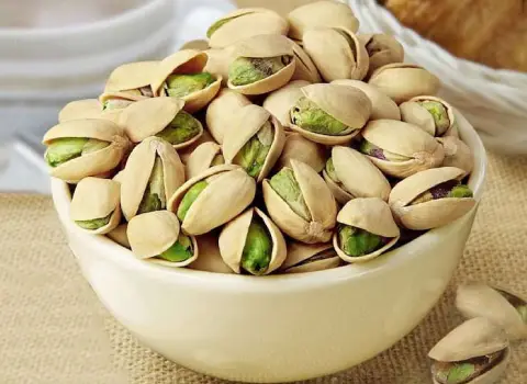 پسته خندان کیلو چنده؛ کیک شیرینی 2 بسته بندی لفافه آلومینیومی وکیوم