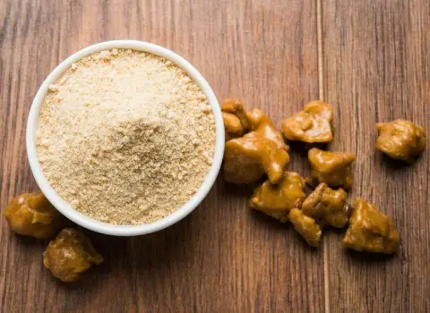 آشنایی با خواص آنغوزه تند + مشخصات و ویژگی های آن