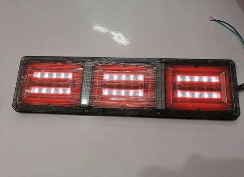 چراغ خطر عقب کامیون همراه با توضیحات کامل و آشنایی