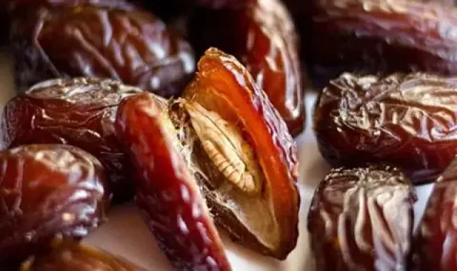 خرمای مضافتی سراوان؛ بیضی پوست نازک شیرین نرم Date