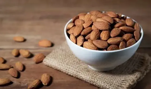 بادام درختی و کبد چرب؛ پوست نازک سنگی مامایی حاوی فسفر Antioxidants
