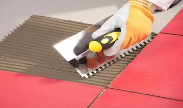 چسب کاشی یک کیلویی قابل استفاده بر روی انواع سطوح کف و دیوار و سقف می باشد و دارای قوام بالایی است.