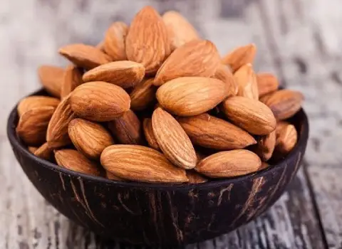 بادام درختی به روز؛ بسیار مغذی پر کالری رشته کوه زاگرس ویتامین B