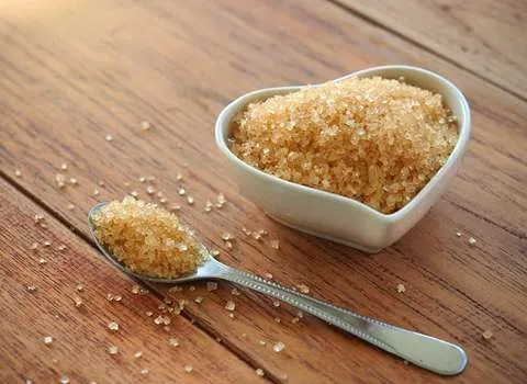 شکر قهوه‌ای ارگانیک همراه با توضیحات کامل و آشنایی