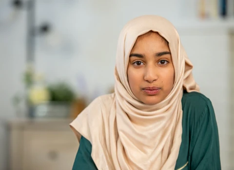 بهترین راه‌های کسب درآمد برای نوجوانان دختر + 10 ایده برتر