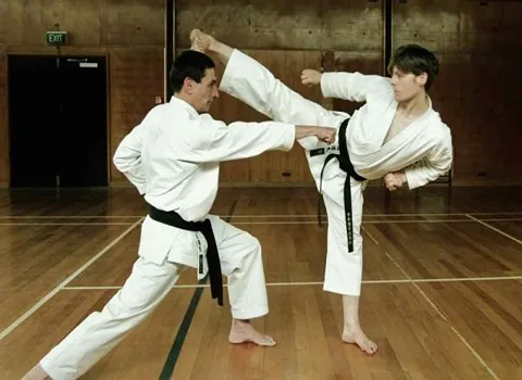 قیمت خرید لباس فرم کاراته + تست کیفیت