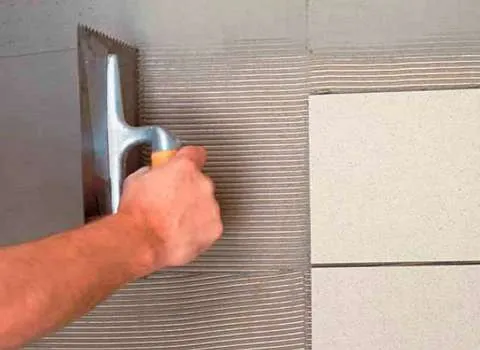 چسب کاشی مایع یک مایعی پلیمری مخلوط و آماده مصرف برای سهولت کاشی کاری