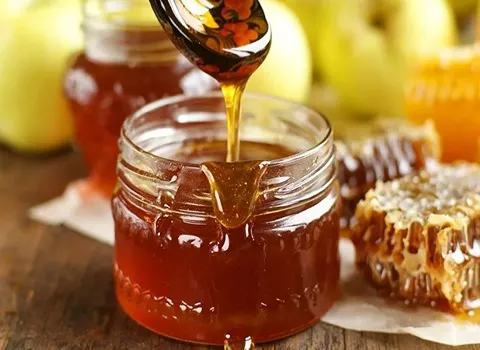 بهترین نوع های عسل طبیعی موجود در بازار در ۱۴۰۱ + قیمت خرید عالی