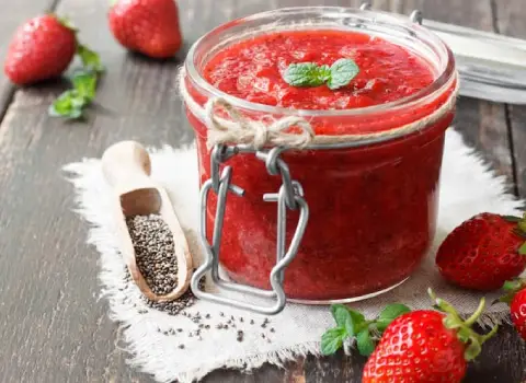 مربای توت فرنگی با شکر قهوه ای؛ ویتامین ث (رشد استخوان) IFDA