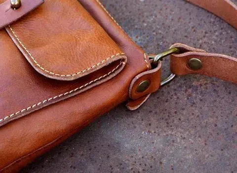 کیف چرم تبریز مردانه؛ دستی رو دوشی جادار ابعاد (21*27) سانتی متر