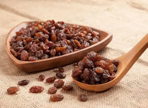 قیمت و خرید کشمش طلایی آفتابی ملایر + فروش ارزان