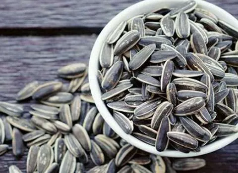 تخمه آفتابگردان در تهران؛ نوک شمشیری پهن 2 نوع ریز درشت