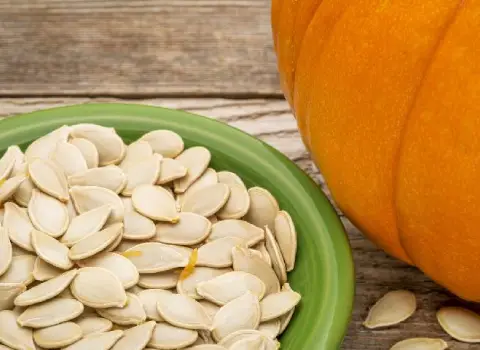 تخمه کدو صدفی (خشکبار) گوشتی ریز مشهدی دارای ویتامین A E