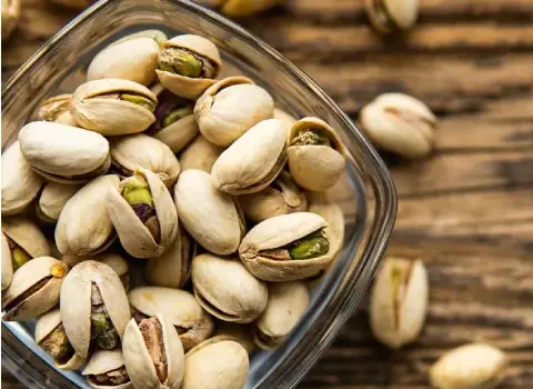 پسته شور کیلویی Pistachio مواد مغذی (کربوهیدرات‌ پروتئین پتاسیم فسفر)