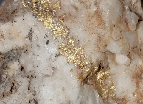 سنگ مرمریت آباده ممتاز؛ خوی چهرک هرسین 2 رنگ سفید سیاه