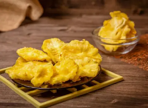 میوه خشک آناناس؛ اسلایس شده ترد خوش طعم 2 رنگ